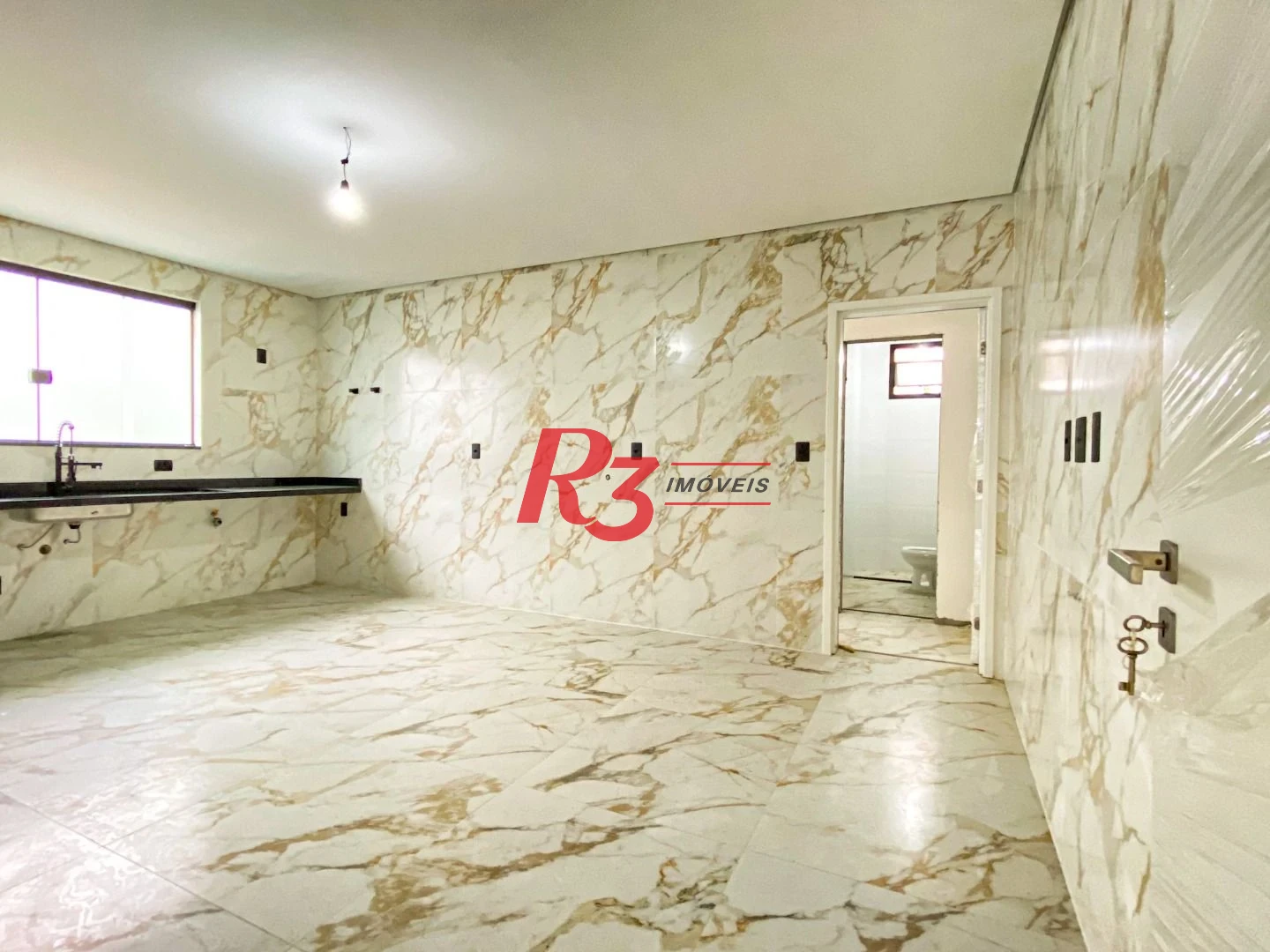 Sobrado com 3 dormitórios à venda, 300 m² por R$ 2.190.000,00 - Embaré - Santos/SP