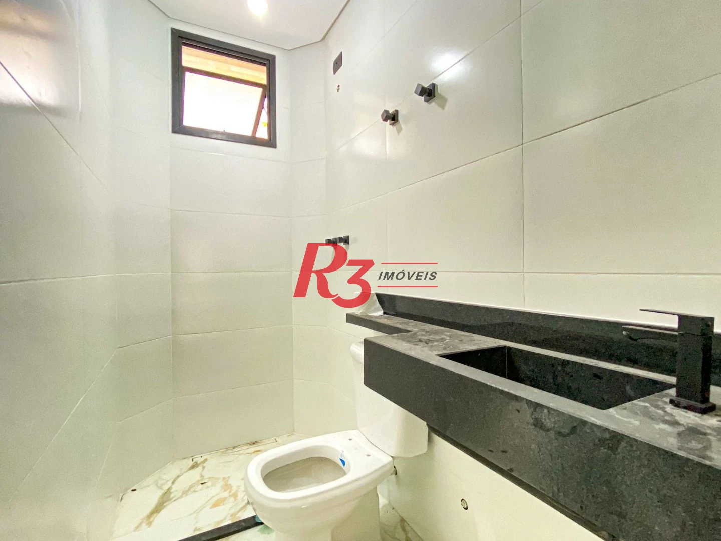 Sobrado com 3 dormitórios à venda, 300 m² por R$ 2.190.000,00 - Embaré - Santos/SP