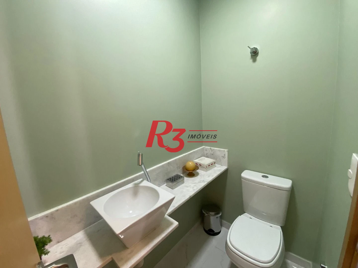 Apartamento com 2 dormitórios à venda, 87 m² por R$ 1.380.000,00 - Gonzaga - Santos/SP