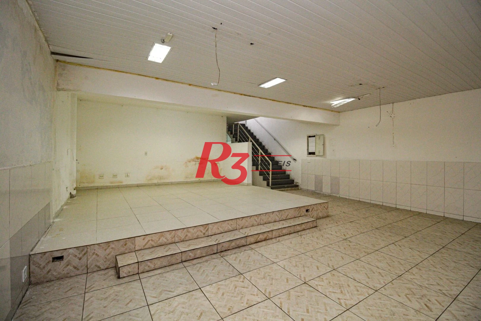 Prédio, 555 m² - venda por R$ 1.750.000,00 ou aluguel por R$ 10.000,00/mês - Valongo - Santos/SP