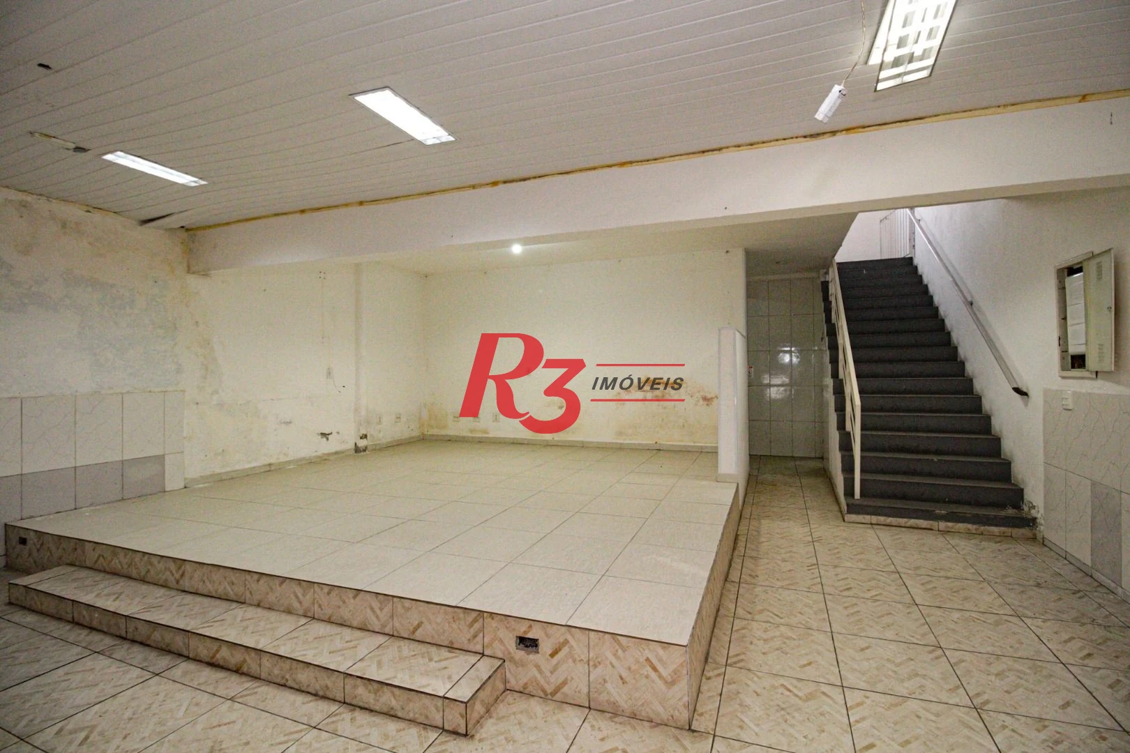 Prédio, 555 m² - venda por R$ 1.750.000,00 ou aluguel por R$ 10.000,00/mês - Valongo - Santos/SP