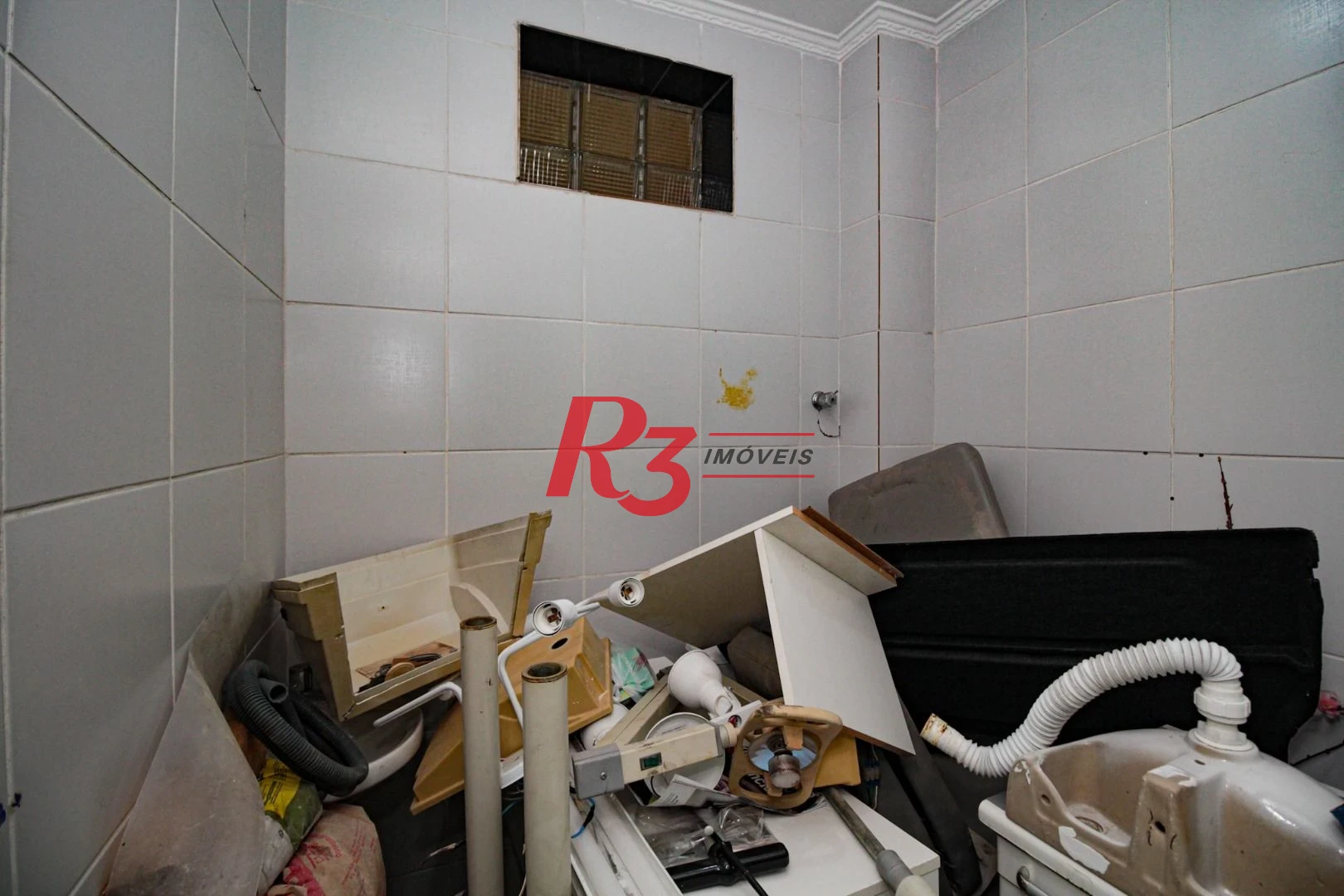 Sobrado com 3 dormitórios à venda, 220 m² por R$ 1.200.000,00 - Encruzilhada - Santos/SP