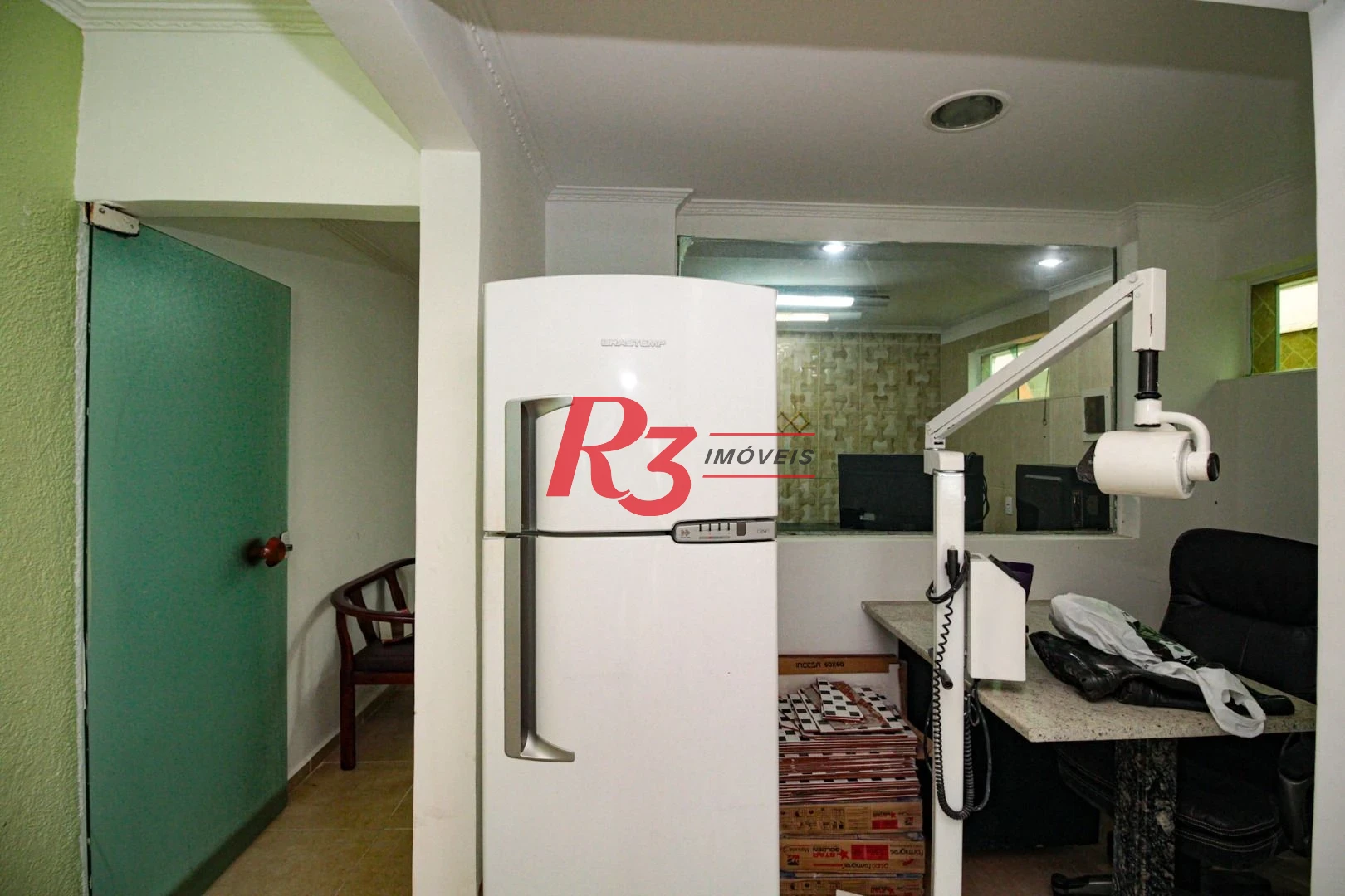 Sobrado com 3 dormitórios à venda, 220 m² por R$ 1.200.000,00 - Encruzilhada - Santos/SP