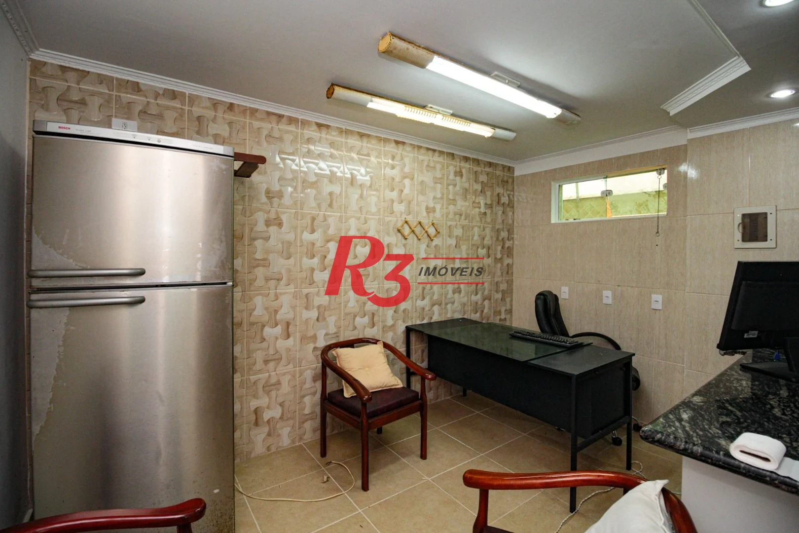 Sobrado com 3 dormitórios à venda, 220 m² por R$ 1.200.000,00 - Encruzilhada - Santos/SP