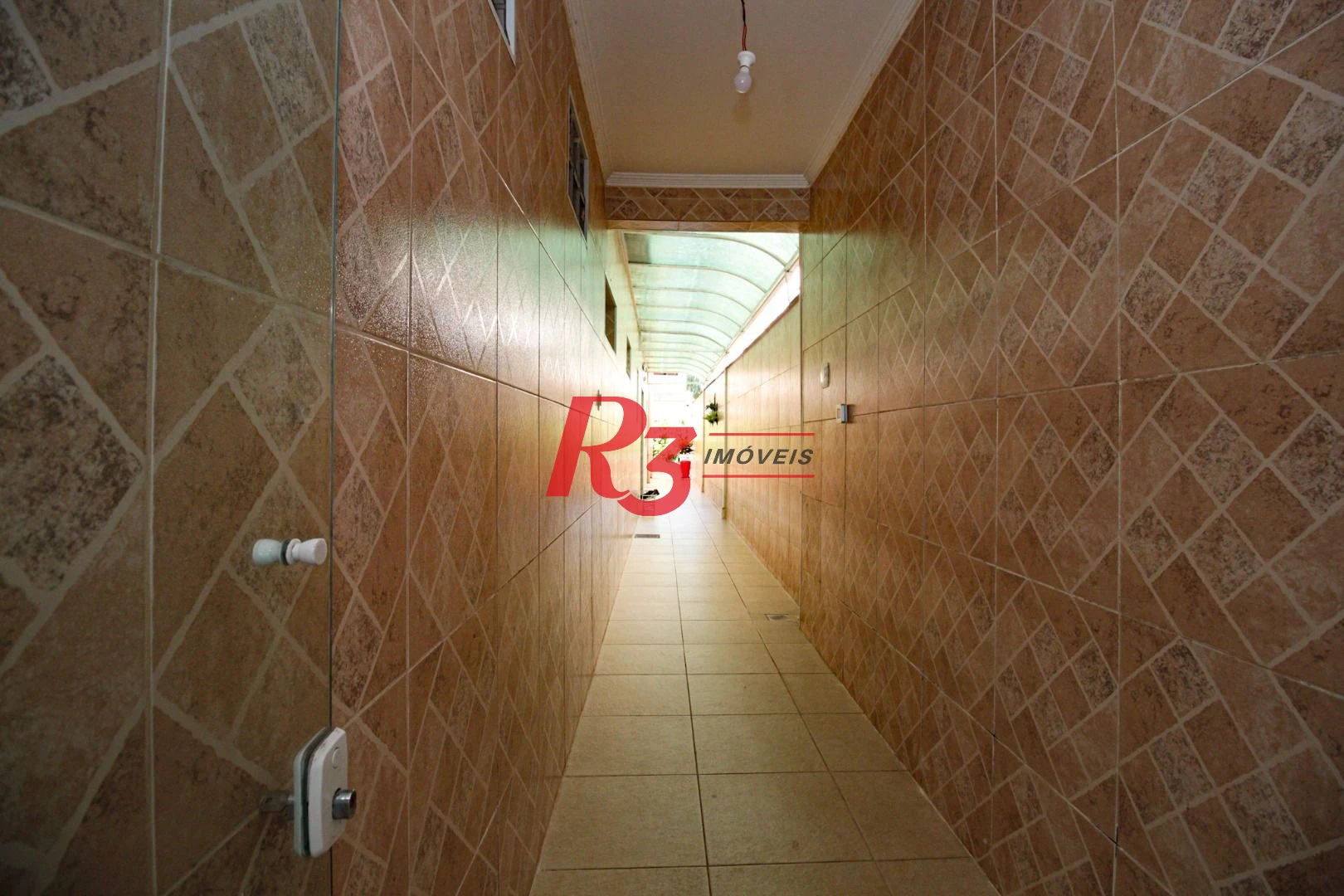 Sobrado com 3 dormitórios à venda, 220 m² por R$ 1.200.000,00 - Encruzilhada - Santos/SP
