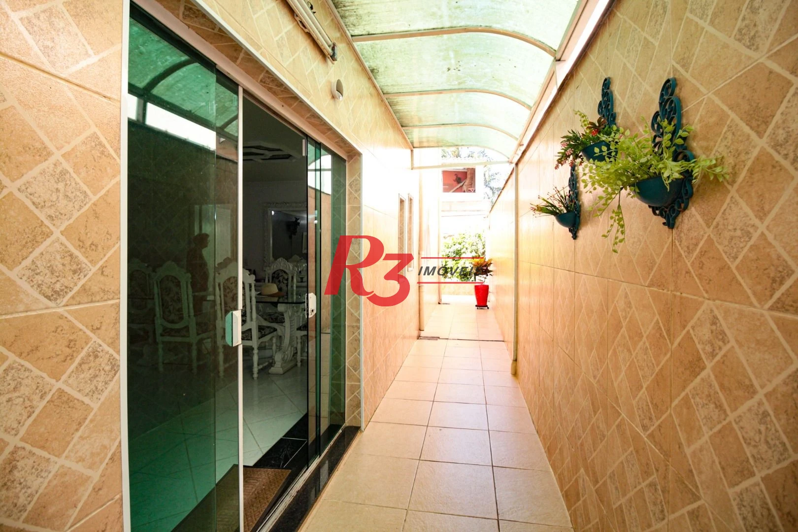 Sobrado com 3 dormitórios à venda, 220 m² por R$ 1.200.000,00 - Encruzilhada - Santos/SP