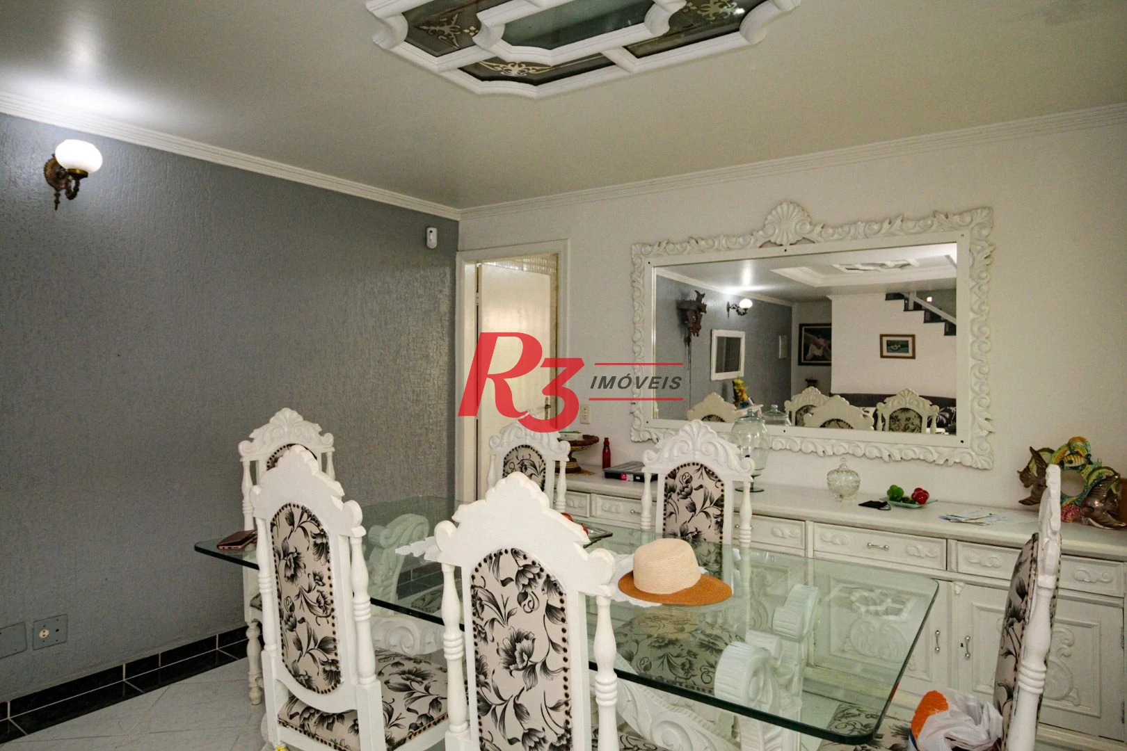 Sobrado com 3 dormitórios à venda, 220 m² por R$ 1.200.000,00 - Encruzilhada - Santos/SP