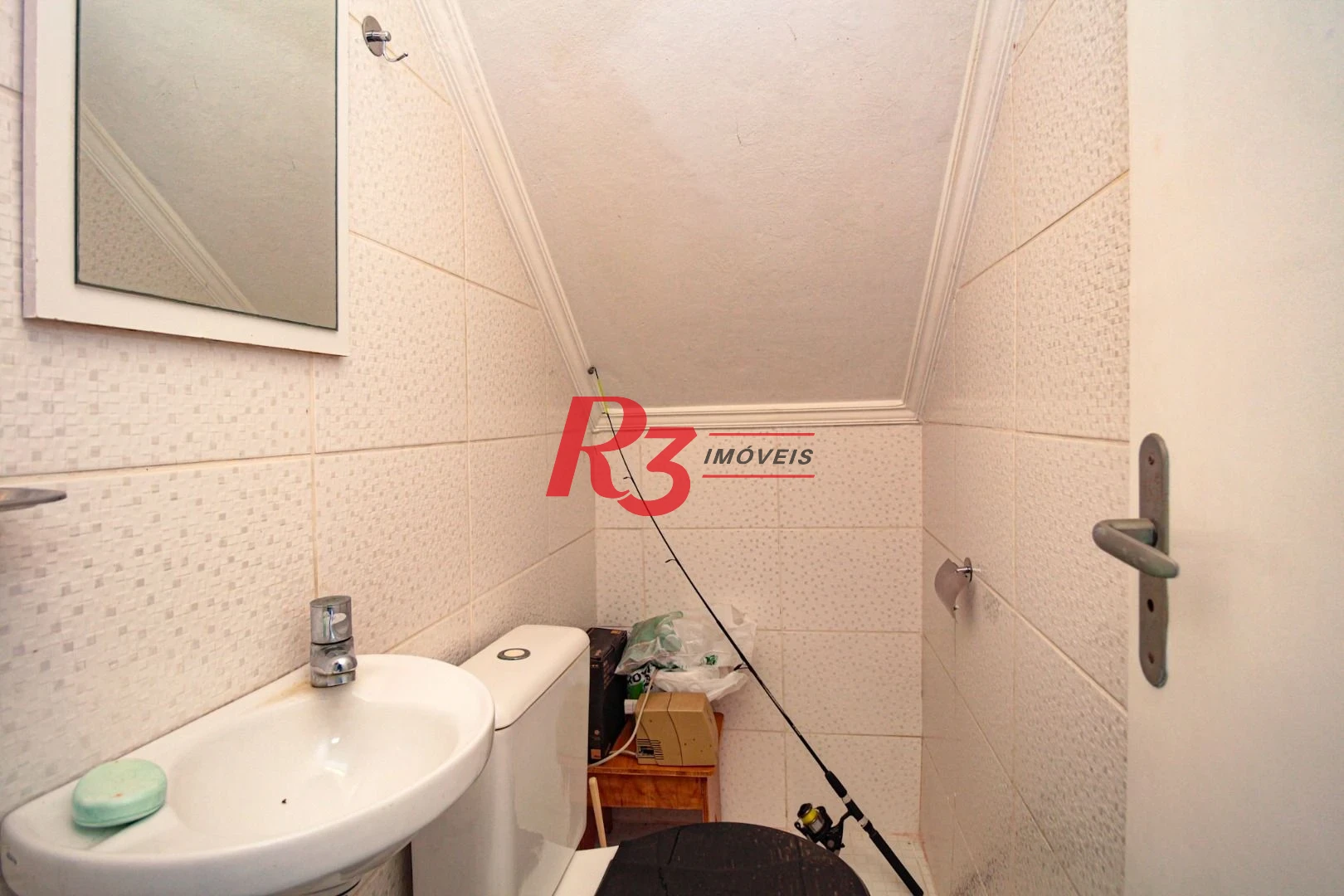 Sobrado com 3 dormitórios à venda, 220 m² por R$ 1.200.000,00 - Encruzilhada - Santos/SP
