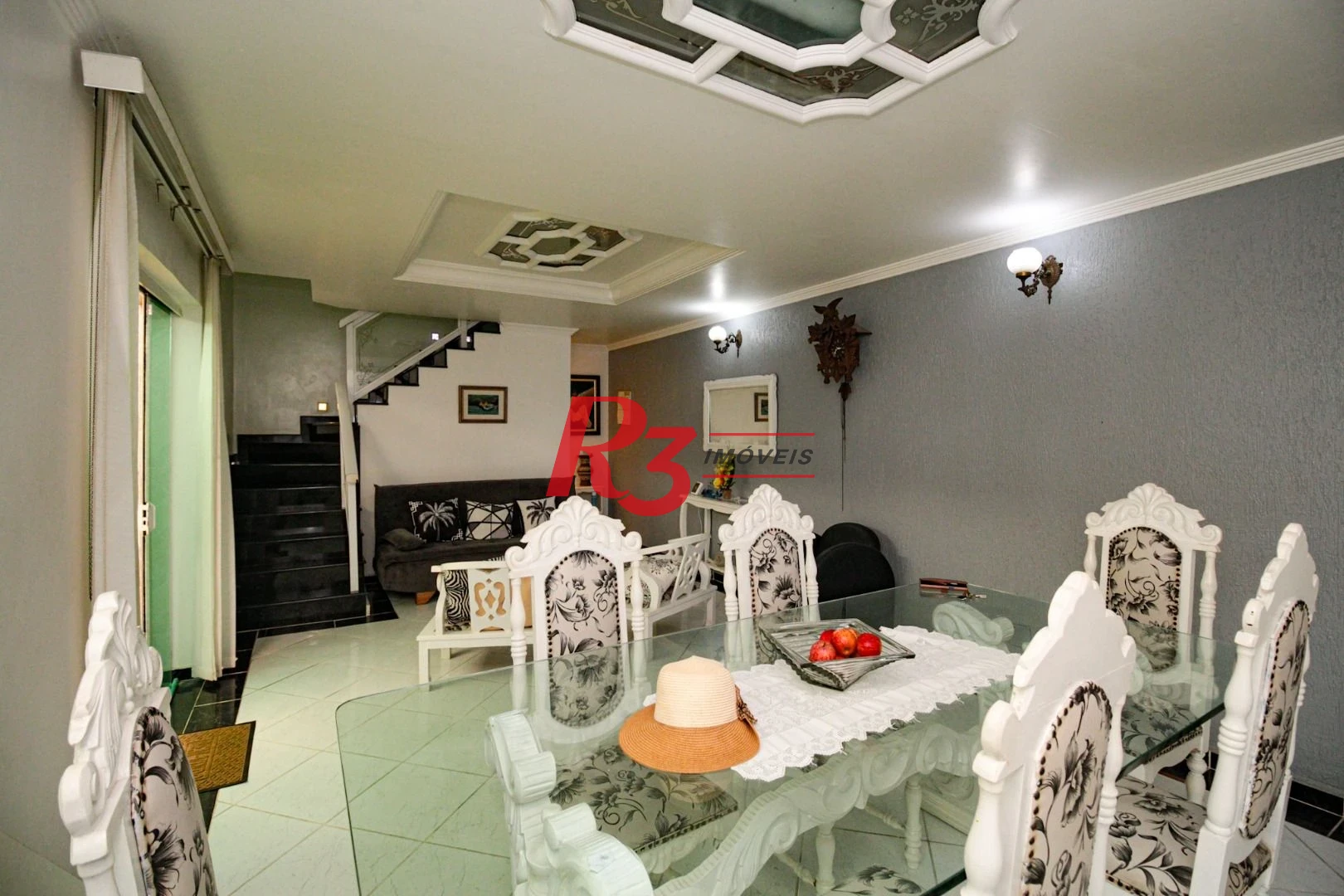 Sobrado com 3 dormitórios à venda, 220 m² por R$ 1.200.000,00 - Encruzilhada - Santos/SP