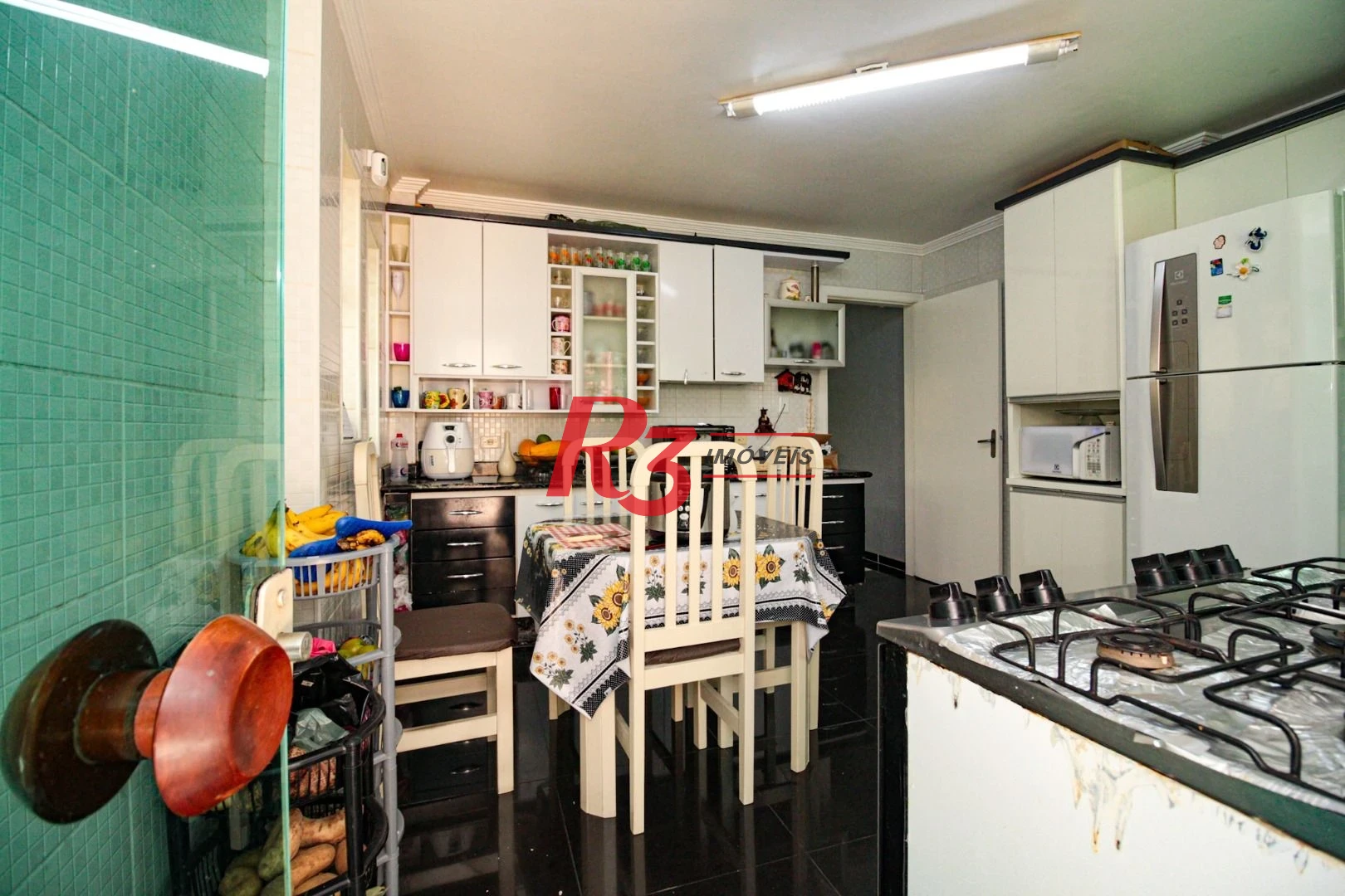 Sobrado com 3 dormitórios à venda, 220 m² por R$ 1.200.000,00 - Encruzilhada - Santos/SP