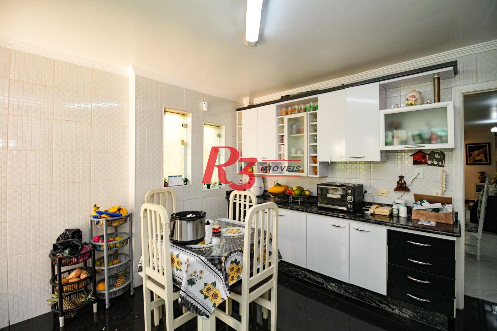 Sobrado com 3 dormitórios à venda, 220 m² por R$ 1.200.000,00 - Encruzilhada - Santos/SP