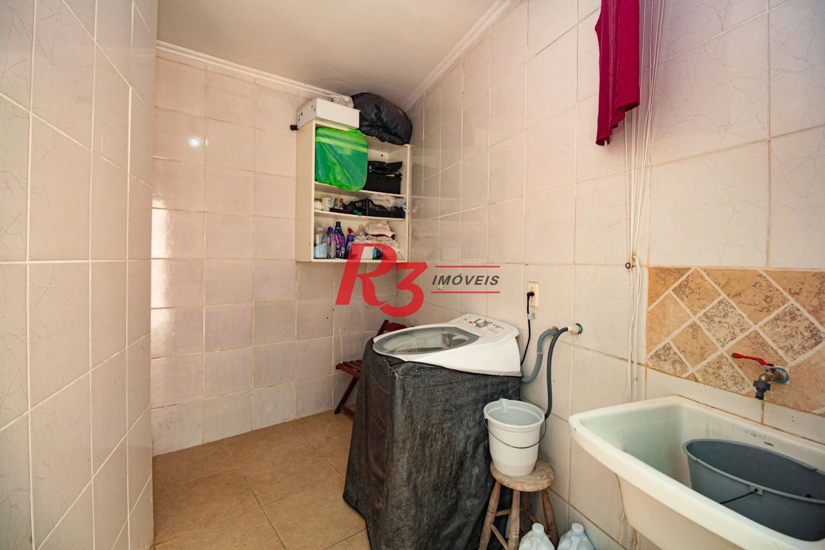 Sobrado com 3 dormitórios à venda, 220 m² por R$ 1.200.000,00 - Encruzilhada - Santos/SP