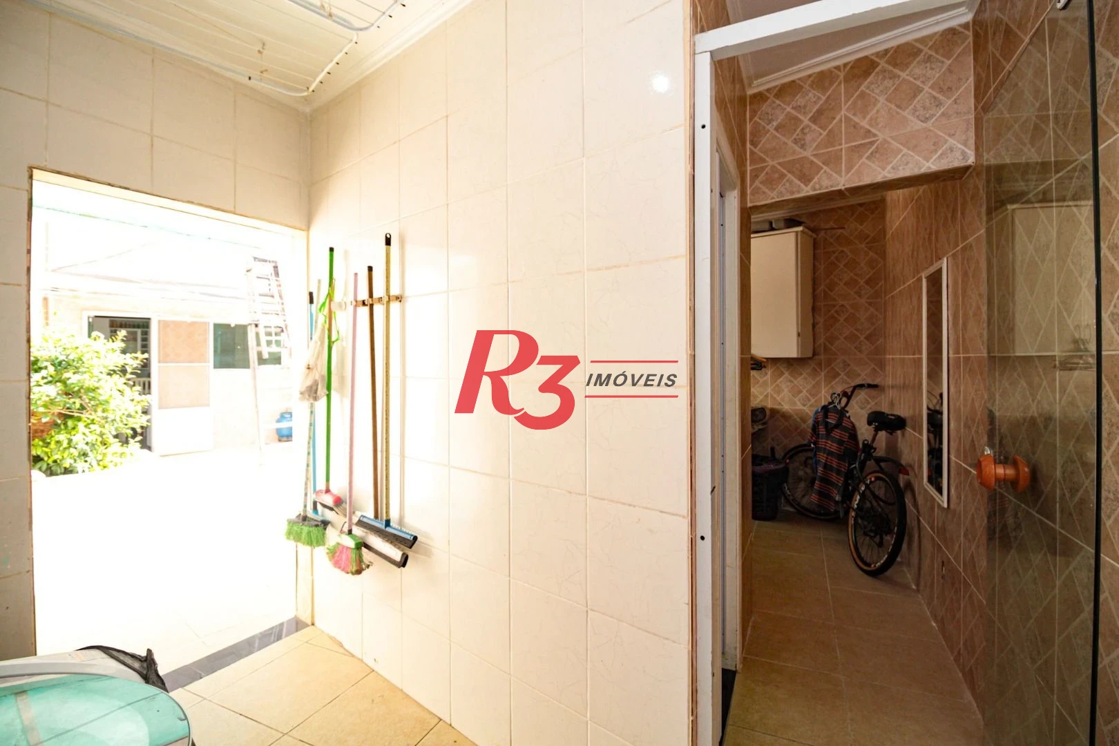 Sobrado com 3 dormitórios à venda, 220 m² por R$ 1.200.000,00 - Encruzilhada - Santos/SP