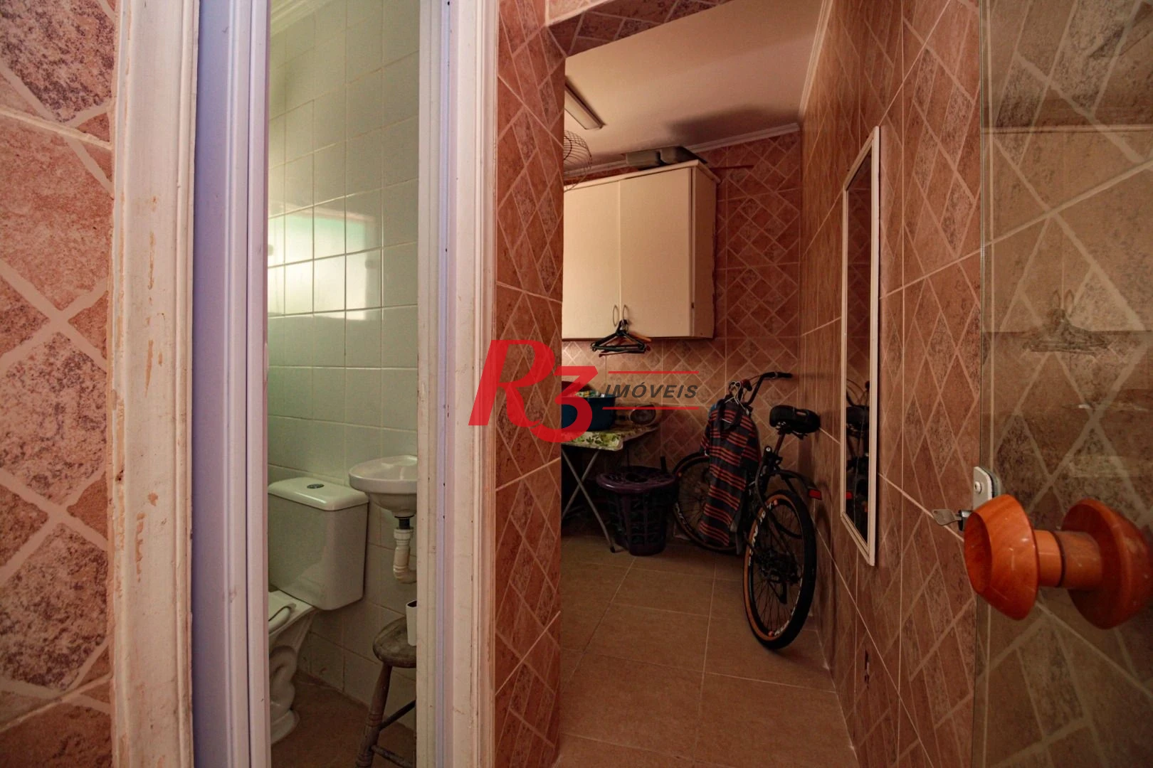 Sobrado com 3 dormitórios à venda, 220 m² por R$ 1.200.000,00 - Encruzilhada - Santos/SP