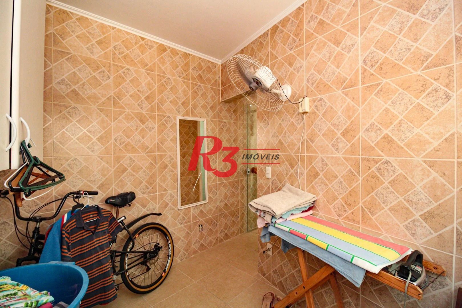 Sobrado com 3 dormitórios à venda, 220 m² por R$ 1.200.000,00 - Encruzilhada - Santos/SP
