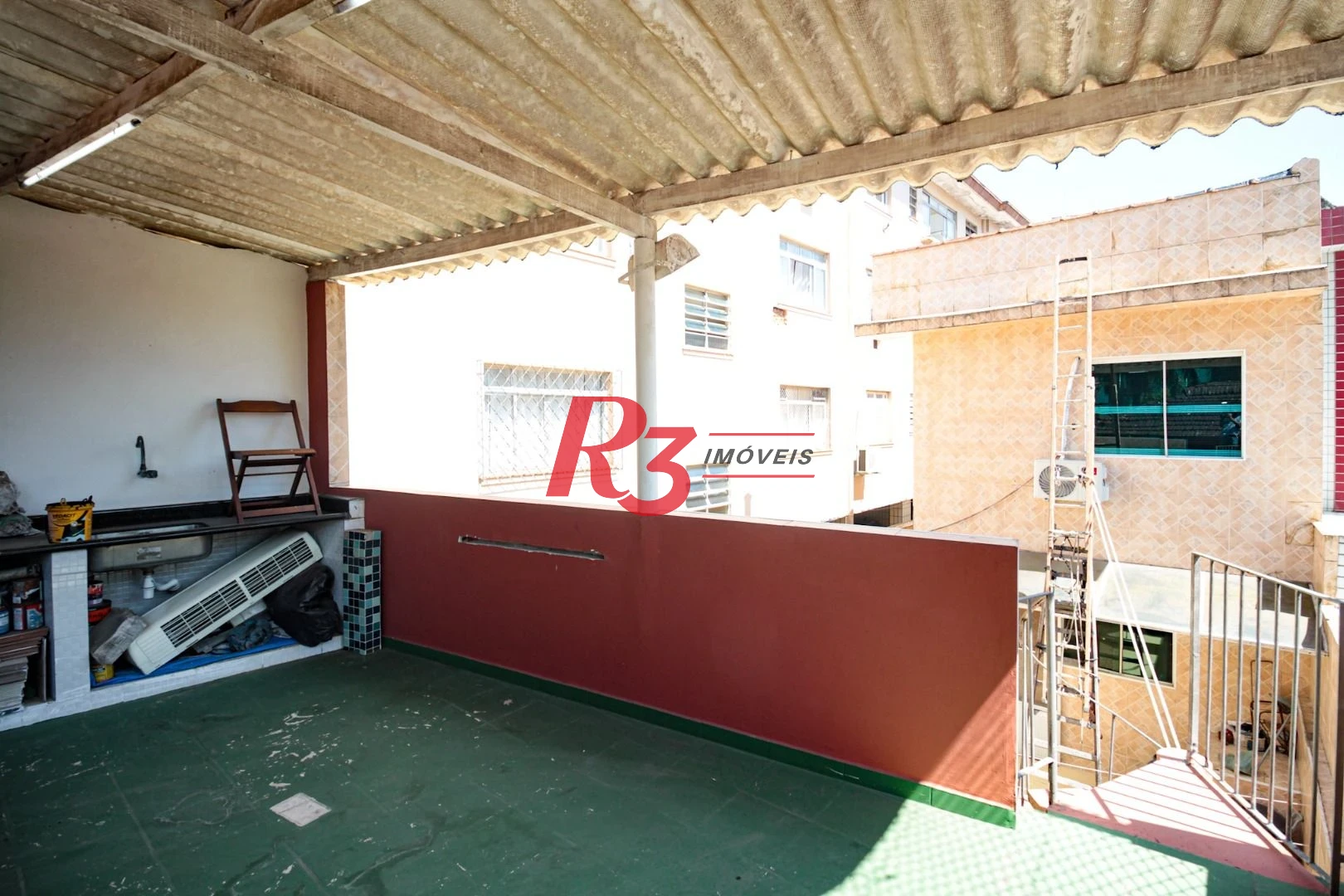 Sobrado com 3 dormitórios à venda, 220 m² por R$ 1.200.000,00 - Encruzilhada - Santos/SP