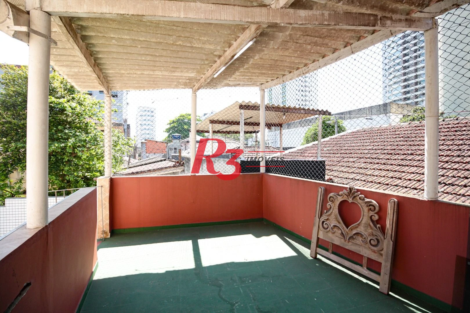 Sobrado com 3 dormitórios à venda, 220 m² por R$ 1.200.000,00 - Encruzilhada - Santos/SP