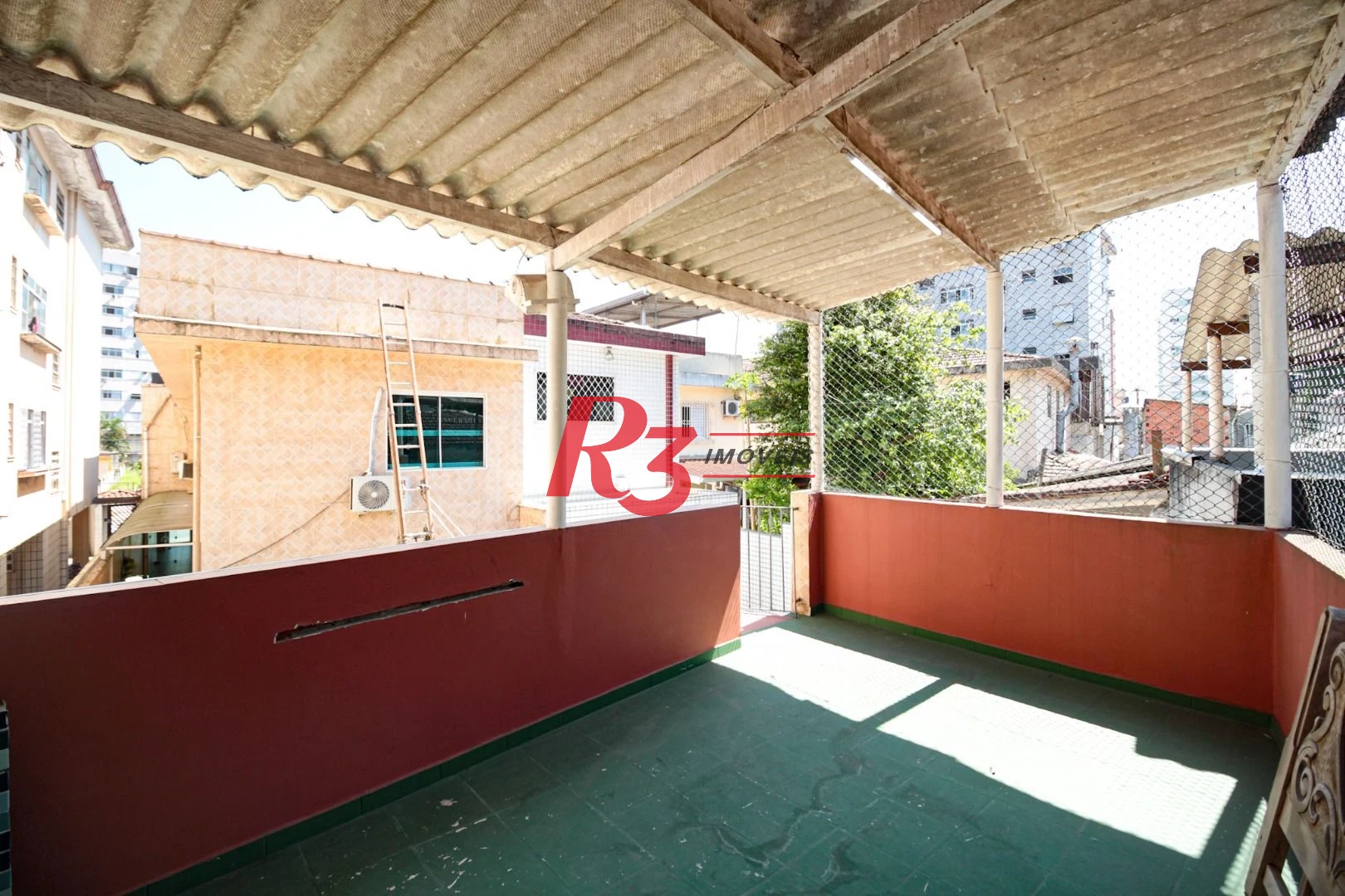 Sobrado com 3 dormitórios à venda, 220 m² por R$ 1.200.000,00 - Encruzilhada - Santos/SP
