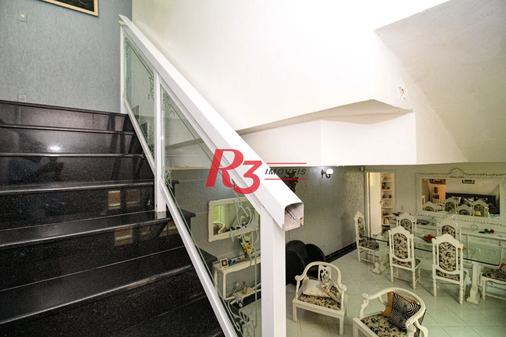 Sobrado com 3 dormitórios à venda, 220 m² por R$ 1.200.000,00 - Encruzilhada - Santos/SP
