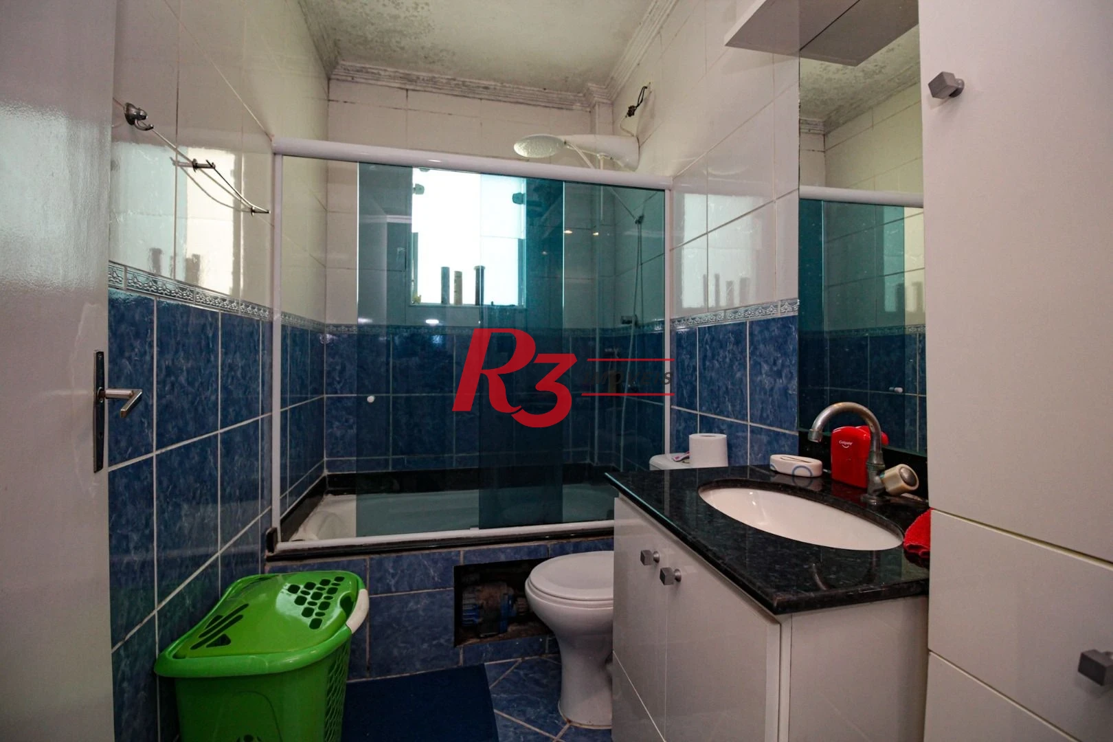 Sobrado com 3 dormitórios à venda, 220 m² por R$ 1.200.000,00 - Encruzilhada - Santos/SP