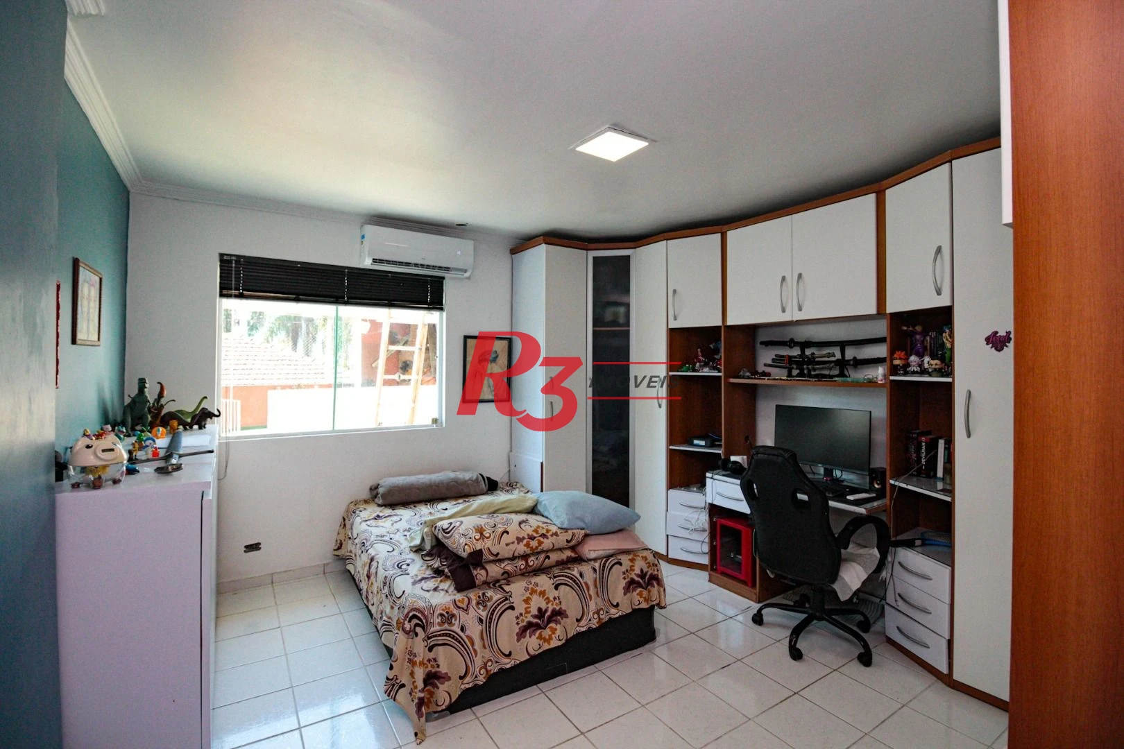 Sobrado com 3 dormitórios à venda, 220 m² por R$ 1.200.000,00 - Encruzilhada - Santos/SP