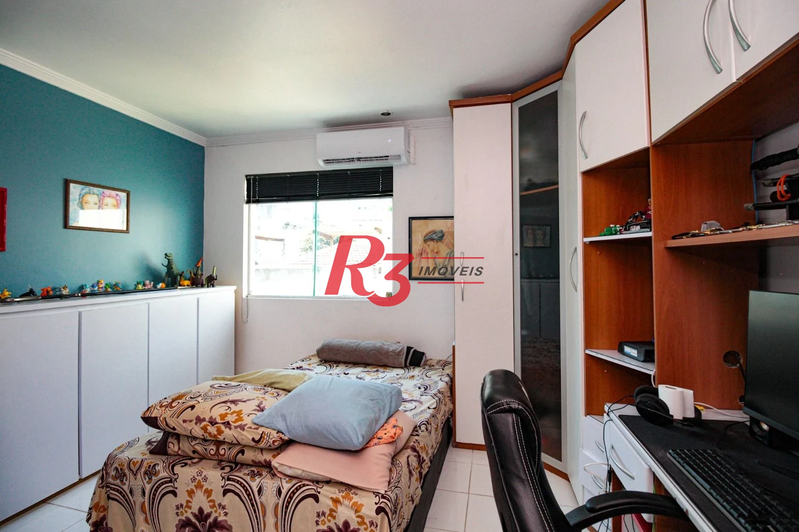 Sobrado com 3 dormitórios à venda, 220 m² por R$ 1.200.000,00 - Encruzilhada - Santos/SP