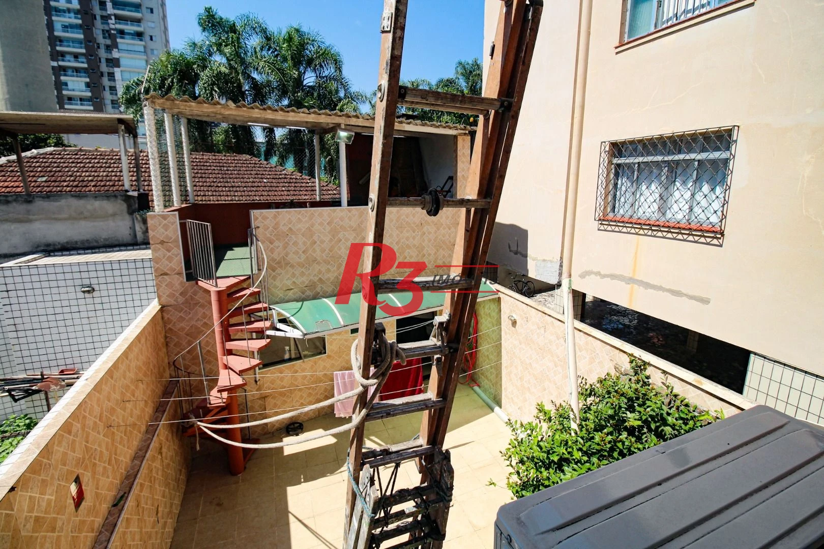 Sobrado com 3 dormitórios à venda, 220 m² por R$ 1.200.000,00 - Encruzilhada - Santos/SP