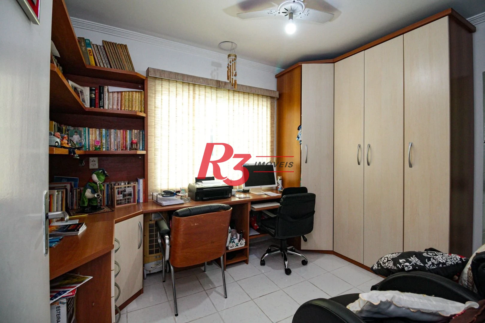 Sobrado com 3 dormitórios à venda, 220 m² por R$ 1.200.000,00 - Encruzilhada - Santos/SP