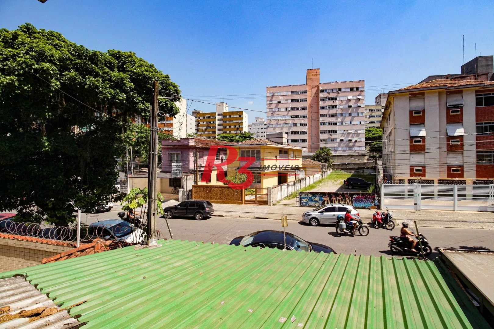 Sobrado com 3 dormitórios à venda, 220 m² por R$ 1.200.000,00 - Encruzilhada - Santos/SP