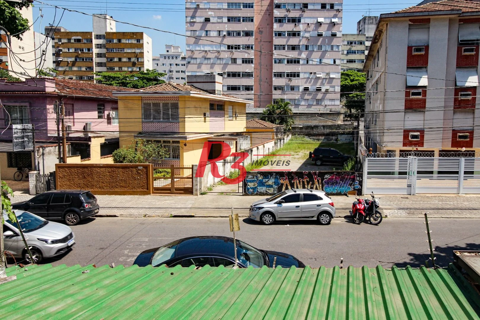 Sobrado com 3 dormitórios à venda, 220 m² por R$ 1.200.000,00 - Encruzilhada - Santos/SP