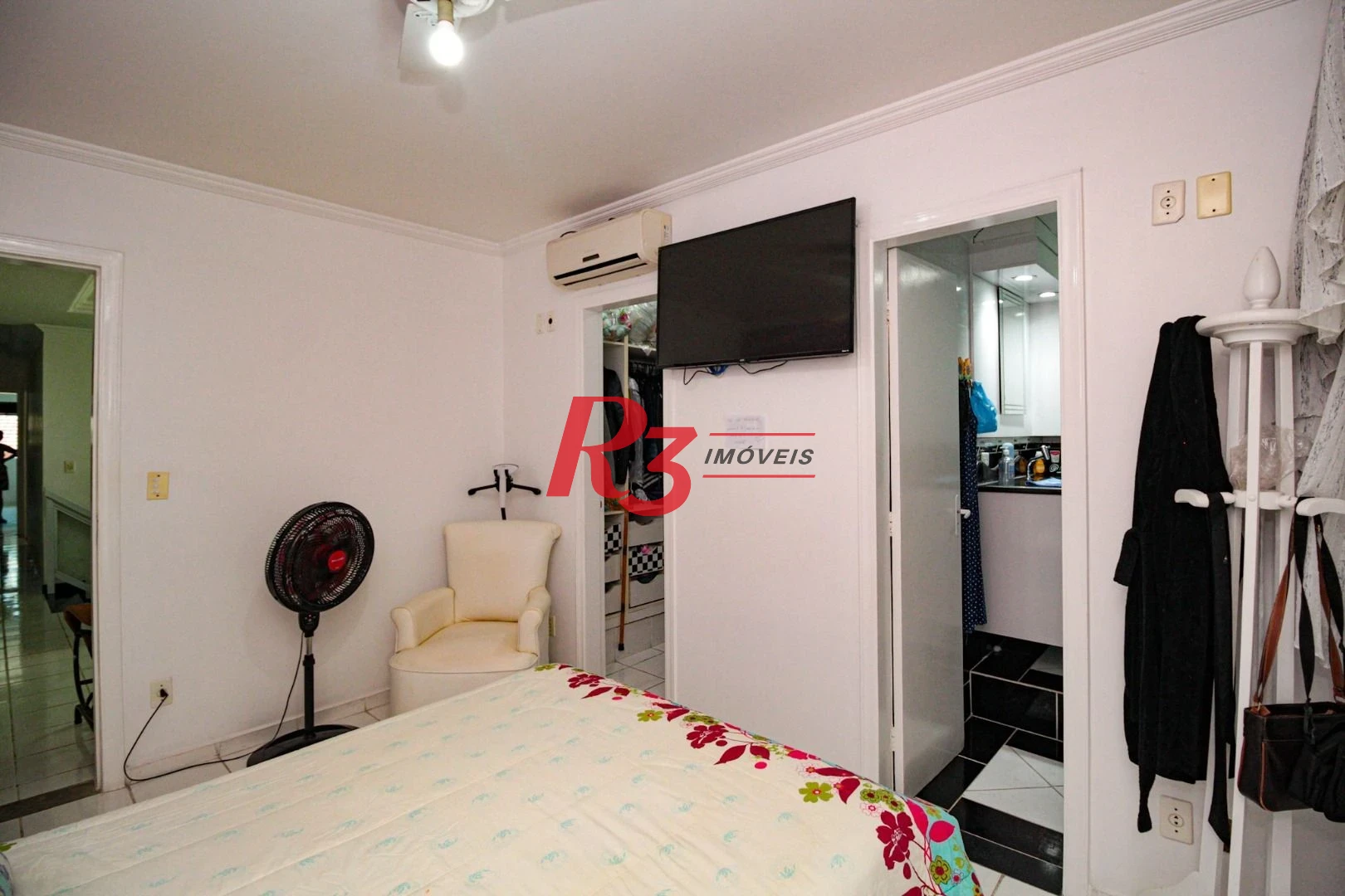 Sobrado com 3 dormitórios à venda, 220 m² por R$ 1.200.000,00 - Encruzilhada - Santos/SP