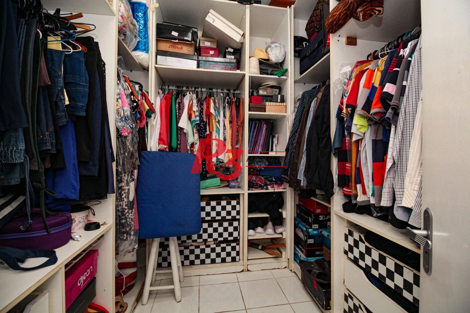 Sobrado com 3 dormitórios à venda, 220 m² por R$ 1.200.000,00 - Encruzilhada - Santos/SP