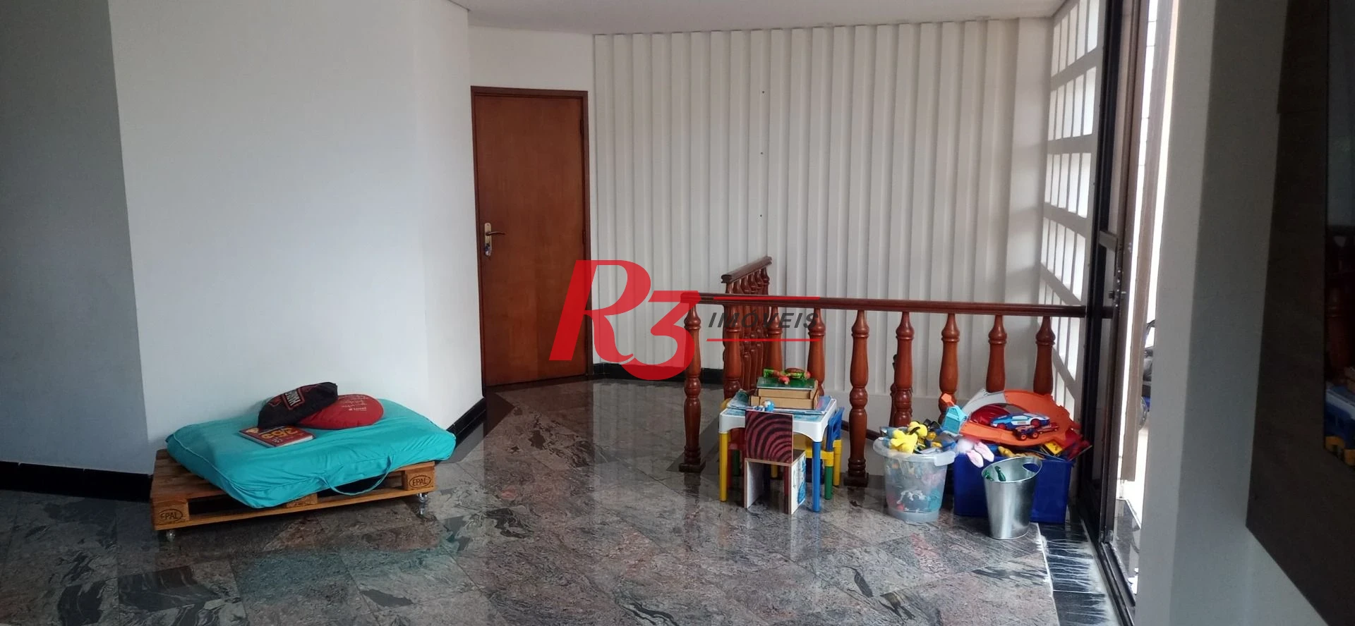 VENDO Excelente Oportunidade - Apartamento Duplex com 4 dormitórios, 229 m² no Bairro do Gonzaga.