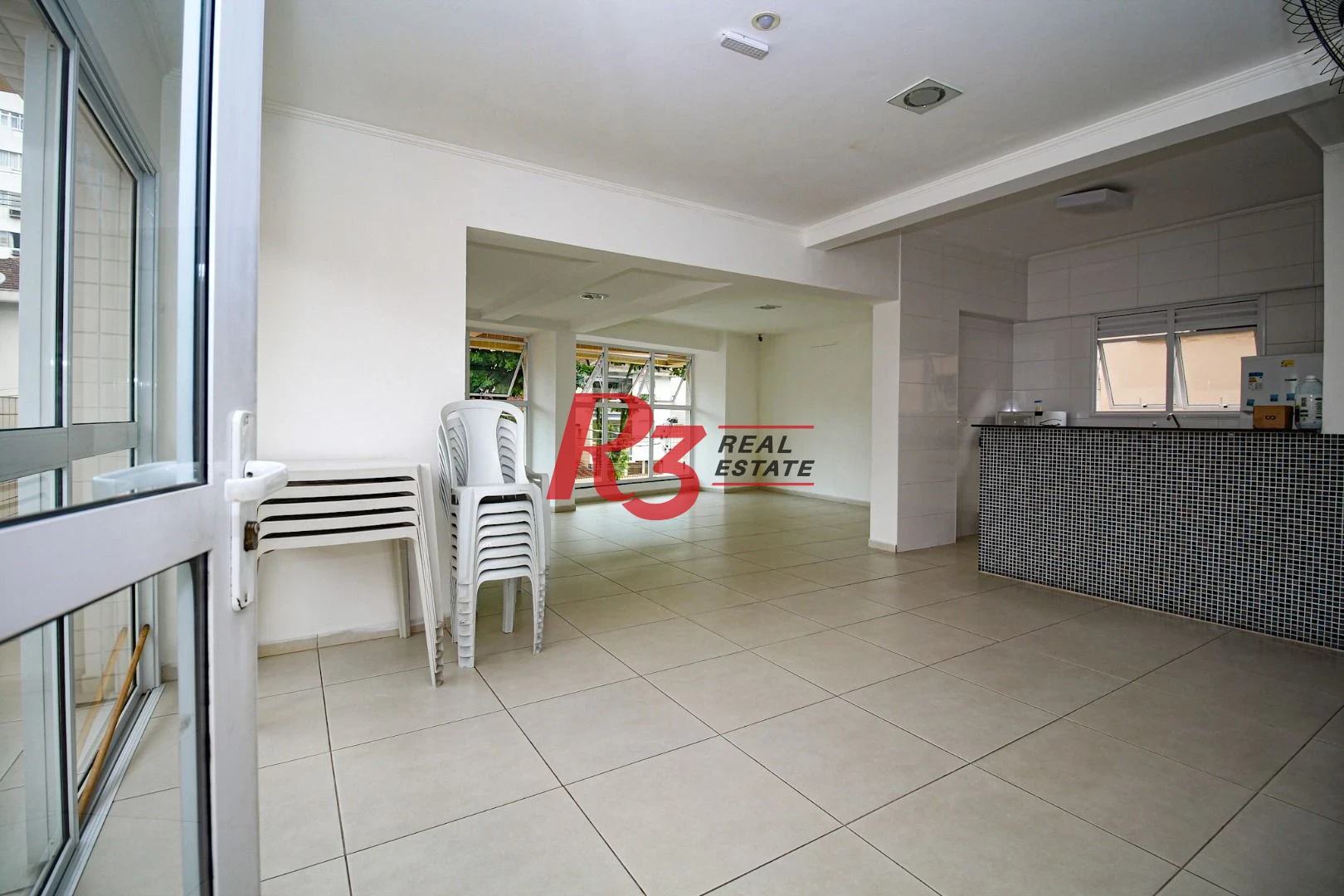 Apartamento de 2 quartos à venda na Encruzilhada em Santos.