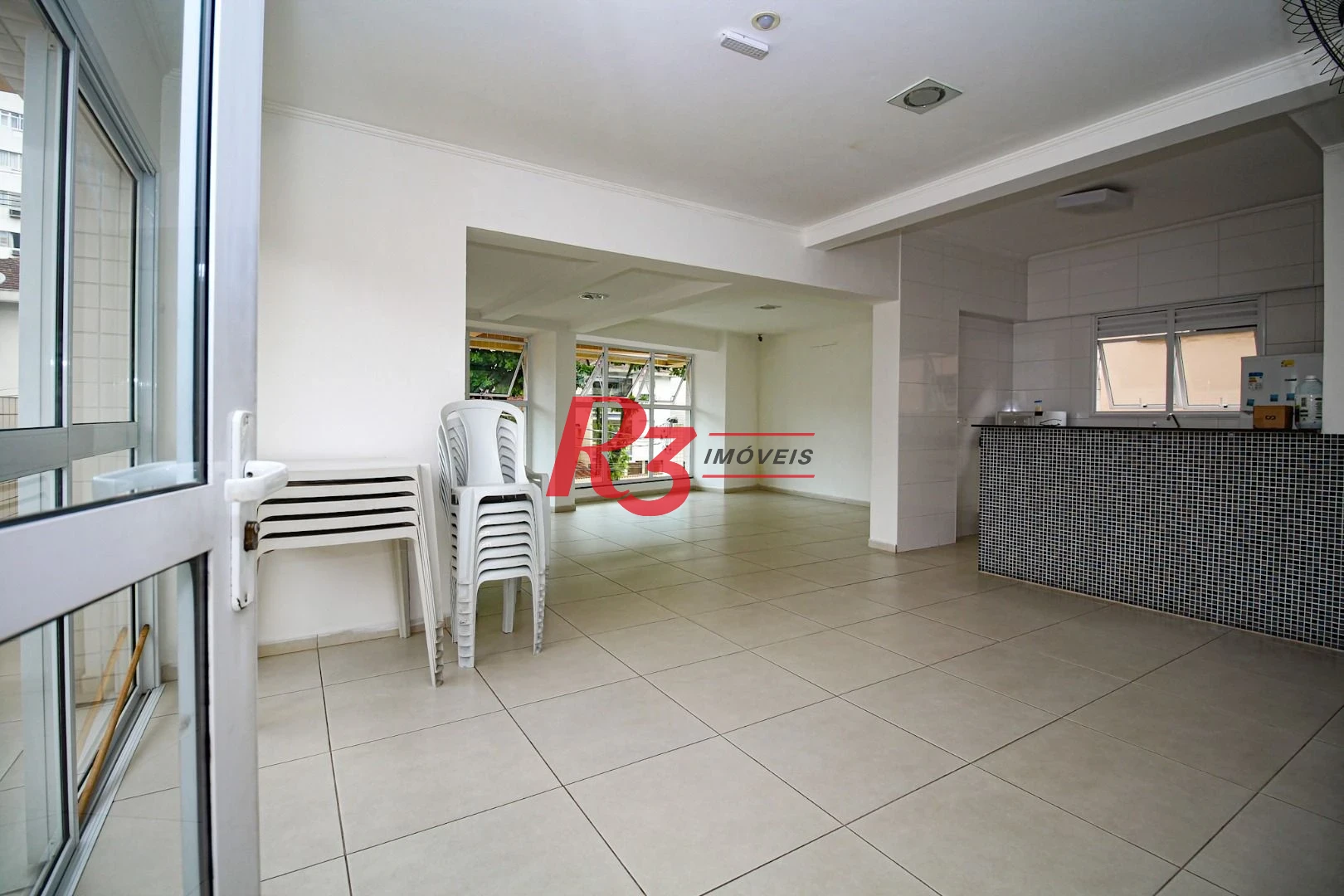 Apartamento de 2 quartos à venda na Encruzilhada em Santos.