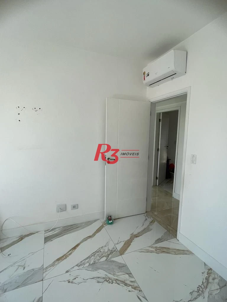 Aparecida - totalmente reformado - 2 dorm com 3 revertido - cozinha totalmente mobiliada - frente - ar condicionado.