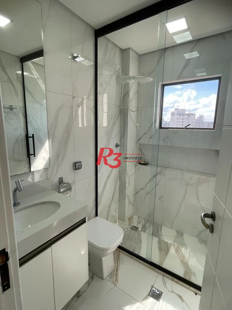 Aparecida - totalmente reformado - 2 dorm com 3 revertido - cozinha totalmente mobiliada - frente - ar condicionado.