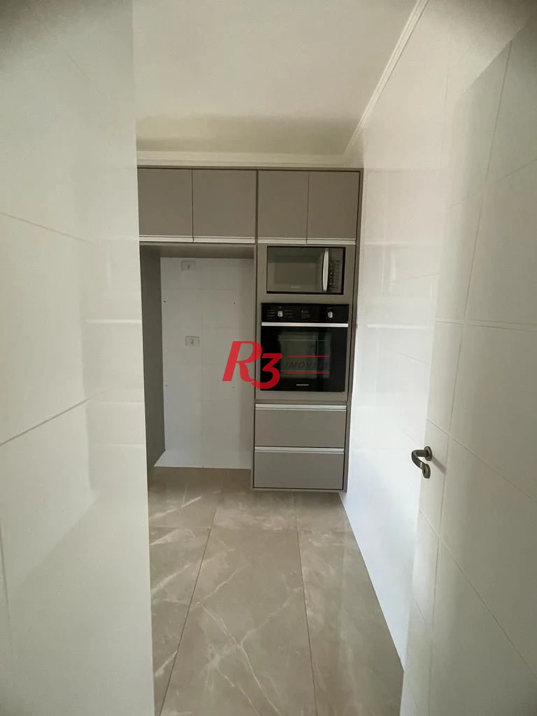 Aparecida - totalmente reformado - 2 dorm com 3 revertido - cozinha totalmente mobiliada - frente - ar condicionado.