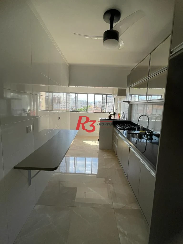 Aparecida - totalmente reformado - 2 dorm com 3 revertido - cozinha totalmente mobiliada - frente - ar condicionado.