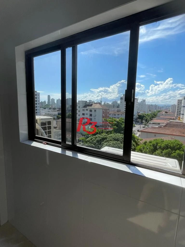 Aparecida - totalmente reformado - 2 dorm com 3 revertido - cozinha totalmente mobiliada - frente - ar condicionado.