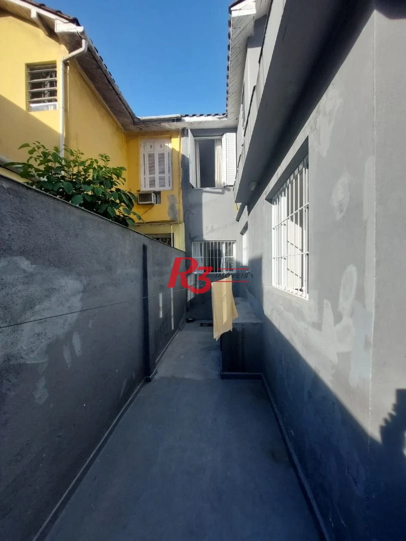 Sobrado com 3 dormitórios à venda, 200 m² por R$ 2.150.000,00 - Embaré - Santos/SP