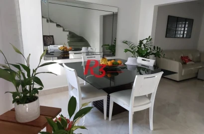 Sobrado com 3 dormitórios à venda, 200 m² por R$ 2.150.000,00 - Embaré - Santos/SP