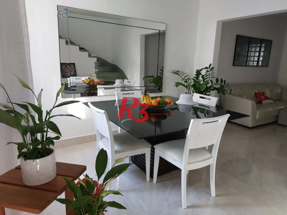 Sobrado com 3 dormitórios à venda, 200 m² por R$ 2.150.000,00 - Embaré - Santos/SP