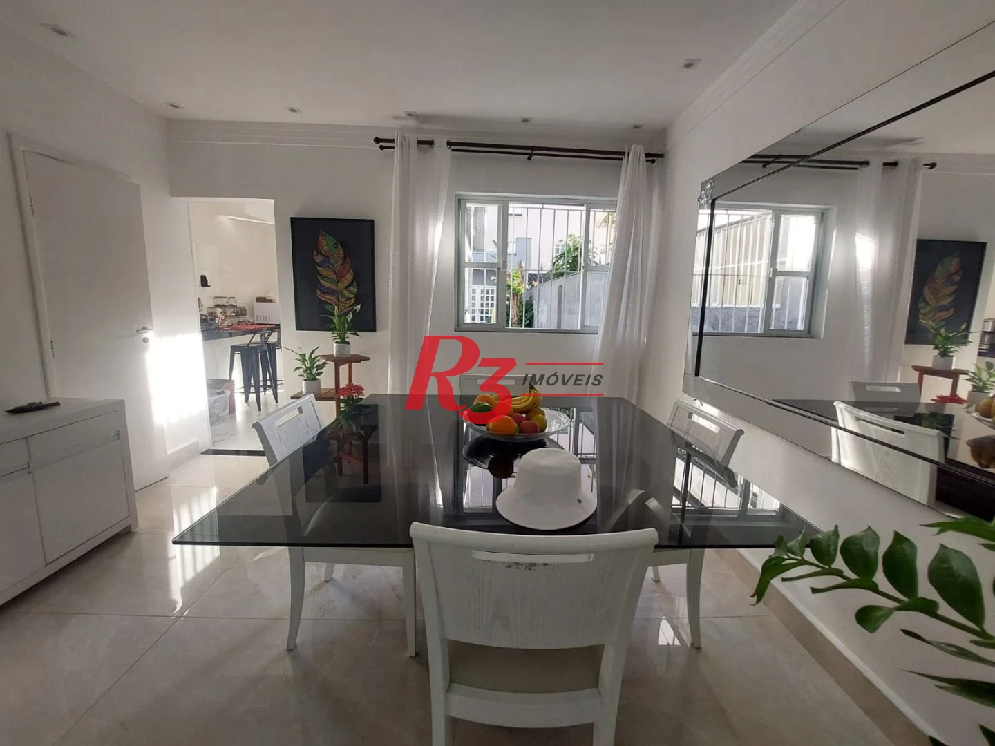 Sobrado com 3 dormitórios à venda, 200 m² por R$ 2.150.000,00 - Embaré - Santos/SP