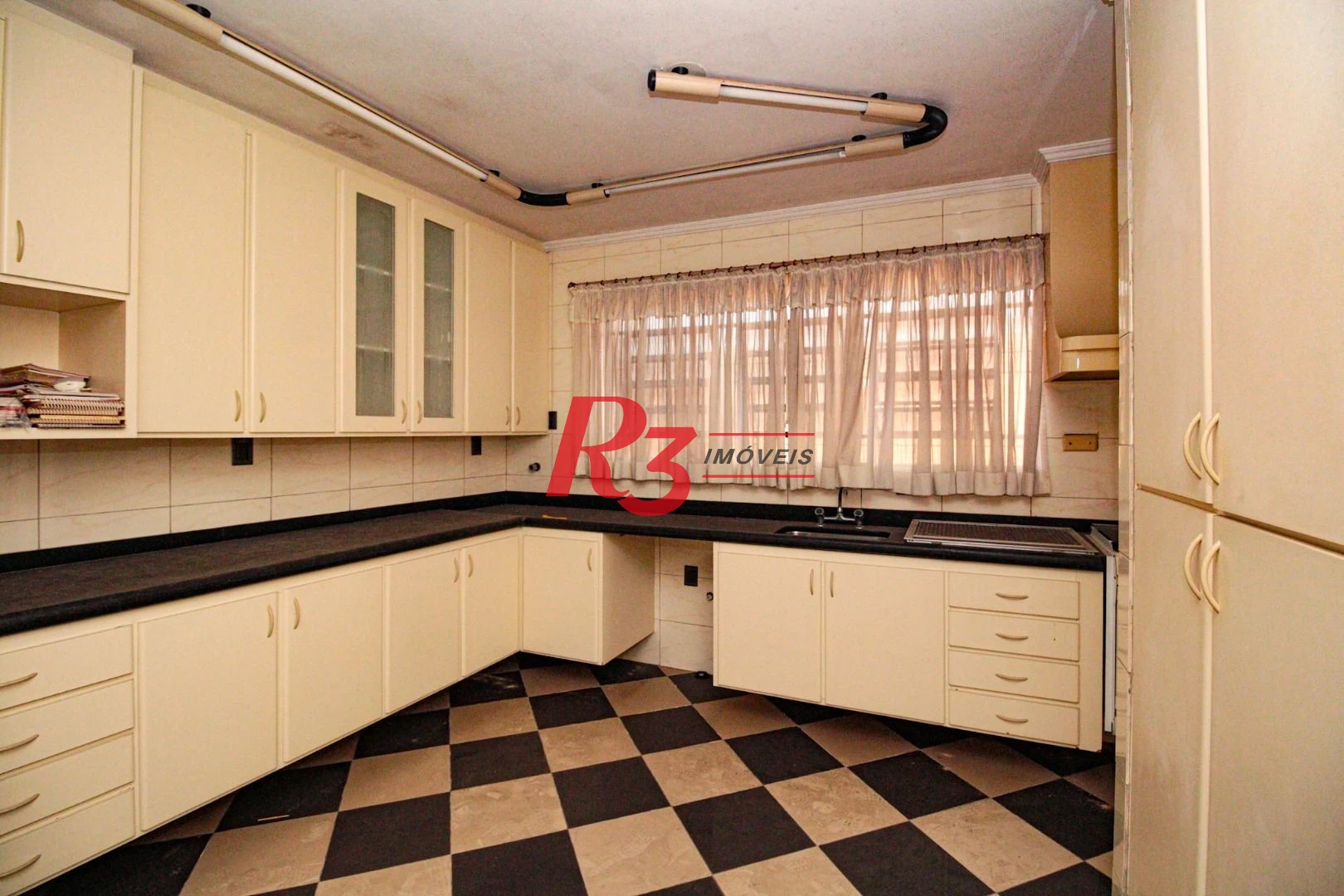Sobrado para alugar, 230 m² por R$ 23.858,42/mês - Gonzaga - Santos/SP