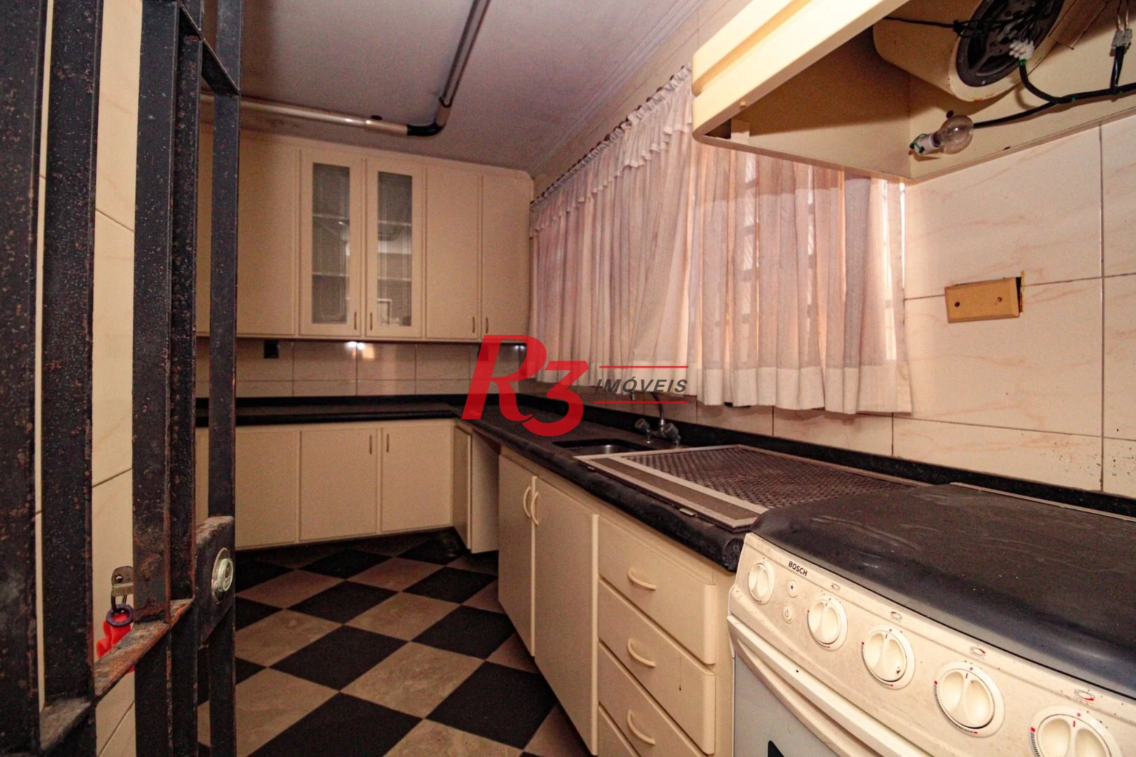 Sobrado para alugar, 230 m² por R$ 23.858,42/mês - Gonzaga - Santos/SP