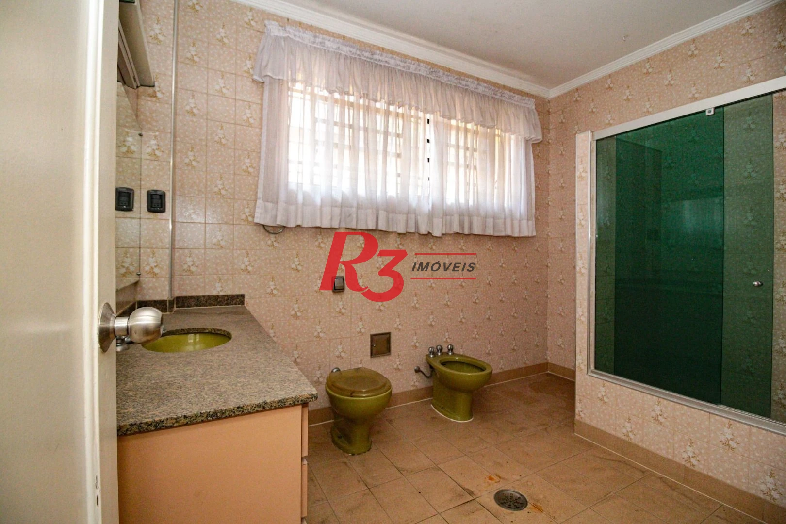 Sobrado para alugar, 230 m² por R$ 23.858,42/mês - Gonzaga - Santos/SP