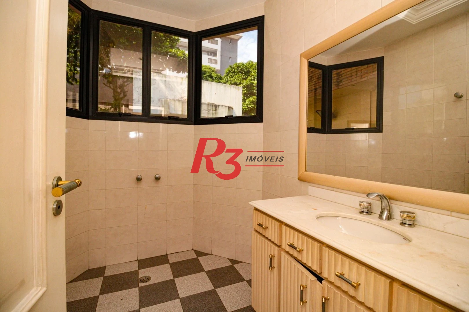 Sobrado para alugar, 240 m² por R$ 23.659,11/mês - Gonzaga - Santos/SP