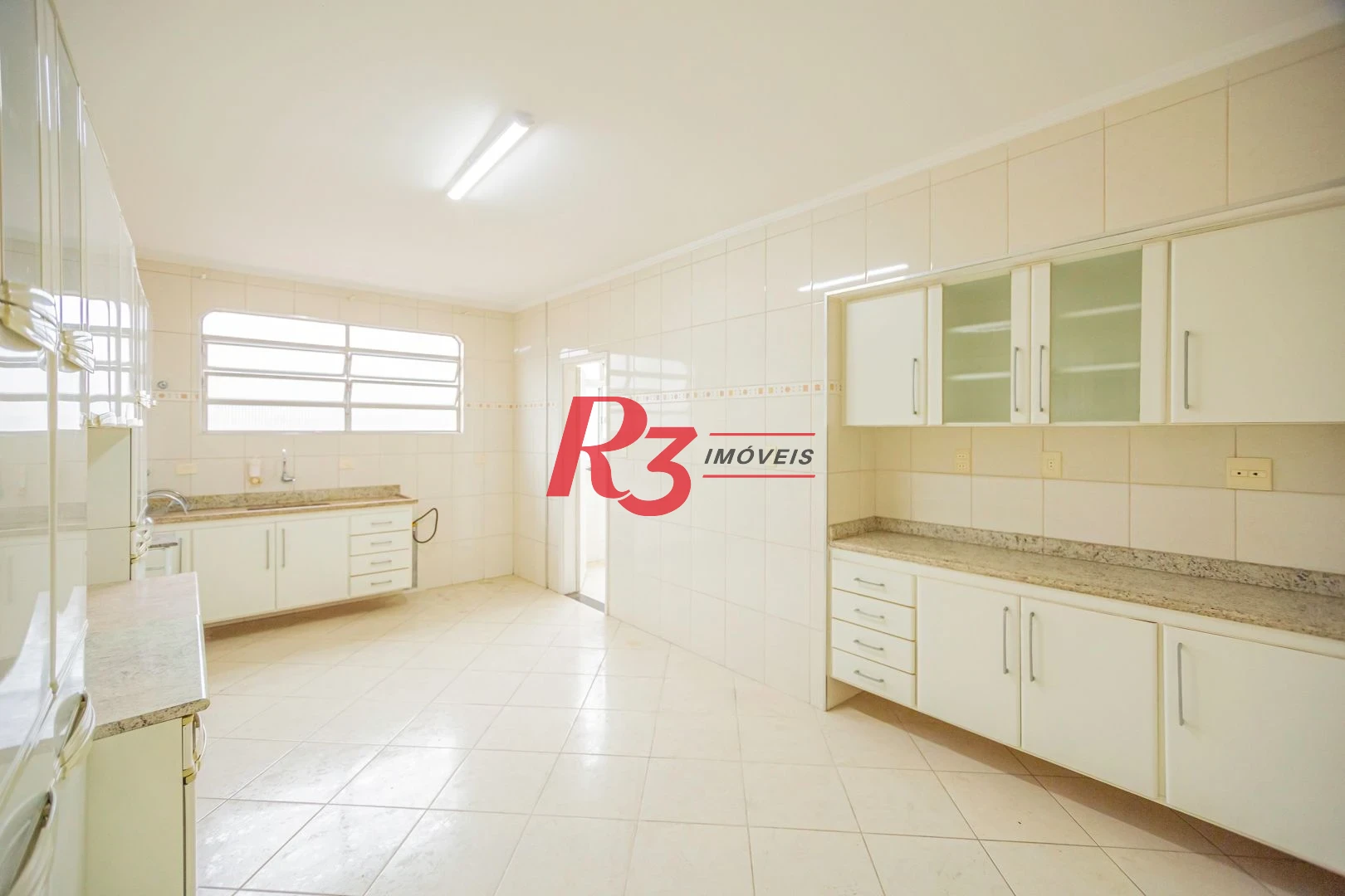 Apartamento 2 quartos, 1 suíte, dep. completa, garagem no Gonzaga