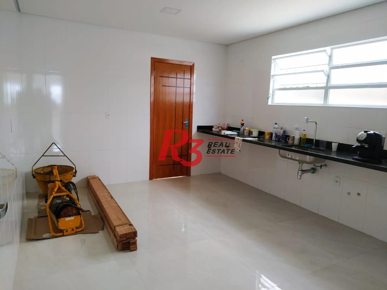 Sobrado com 3 dormitórios à venda, 1752 m² por R$ 1.250.000,00 - Boqueirão - Santos/SP